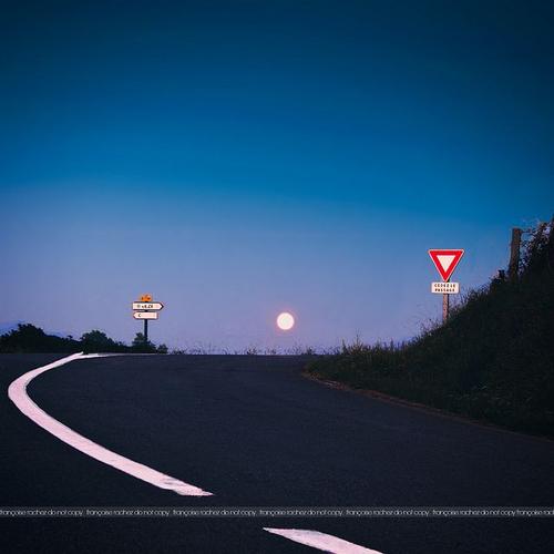 《Follow The Moon》LRC歌词 《Follow The Moon》(IU)歌词555uuu下载