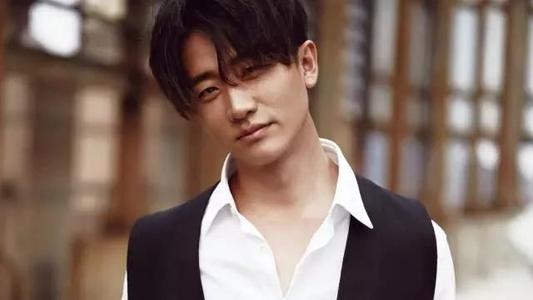 《受过伤的男人》LRC歌词 《受过伤的男人》(阿文)歌词555uuu下载
