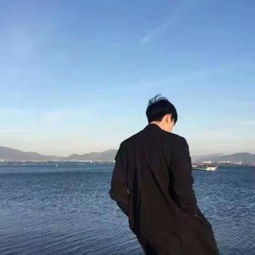 《男人的背后》LRC歌词 《男人的背后》(梅朵)歌词555uuu下载
