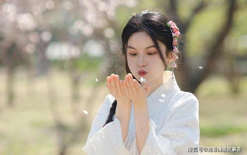 《一个女人》LRC歌词 《一个女人》(天籁天)歌词555uuu下载