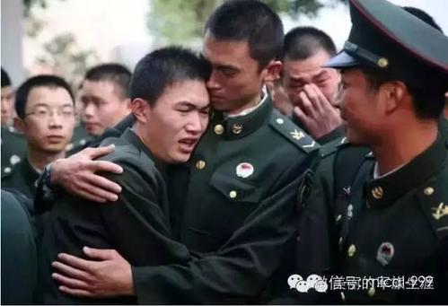 《战友还记得吗》LRC歌词 《战友还记得吗》(小曾)歌词555uuu下载