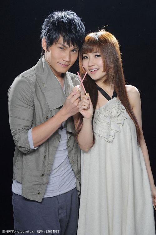 《两个人的荒岛(国语)feat:Selina》LRC歌词 《两个人的荒岛(国语)feat:Selina》(周定纬)歌词555uuu下载