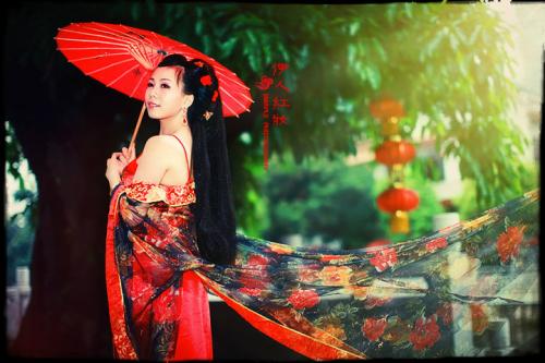 《伊人红妆》LRC歌词 《伊人红妆》(卓俊)歌词555uuu下载
