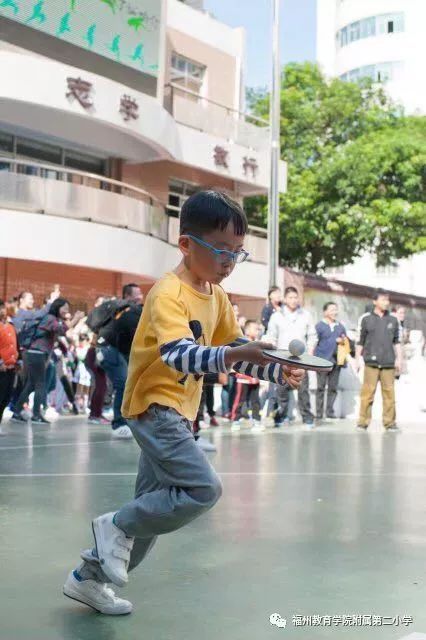 《某某》LRC歌词 《某某》(赖伟锋)歌词555uuu下载