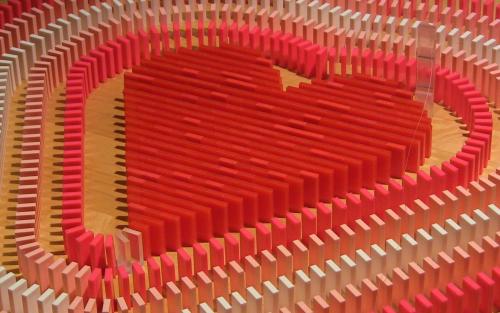 《爱的多米诺》LRC歌词 《爱的多米诺》(阿悄)歌词555uuu下载