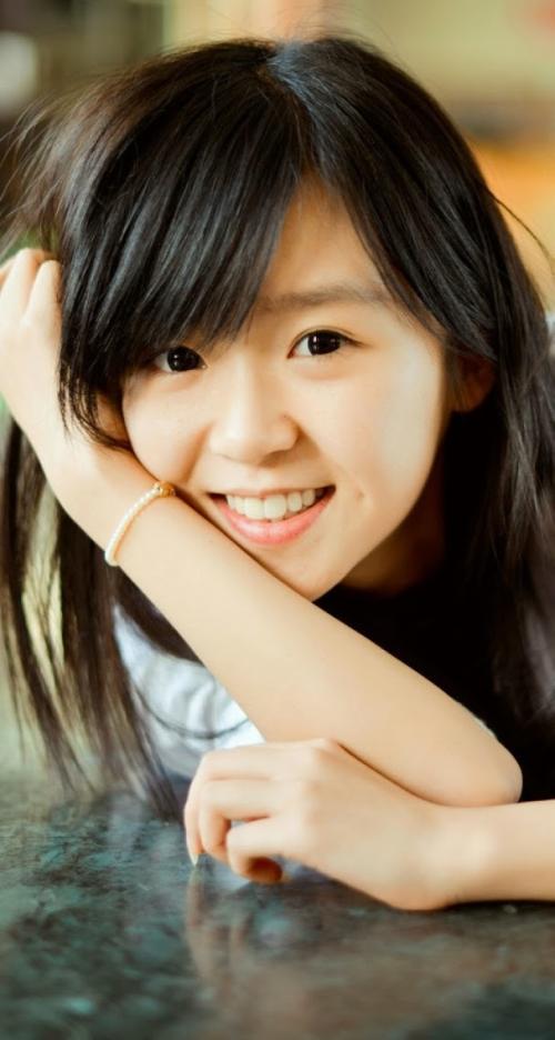 《那女孩》LRC歌词 《那女孩》(黄义达)歌词555uuu下载