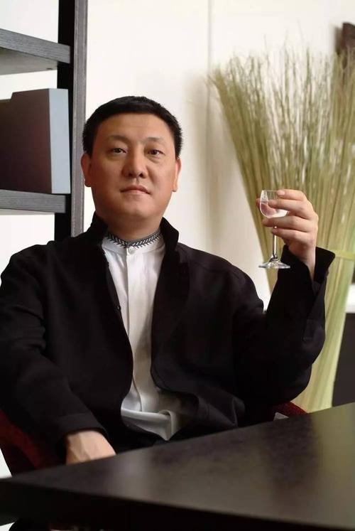 《爱与愁交给谁》LRC歌词 《爱与愁交给谁》(韩磊)歌词555uuu下载