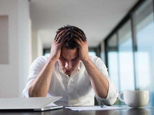 《其实男人也一样脆弱》LRC歌词 《其实男人也一样脆弱》(阿朗)歌词555uuu下载