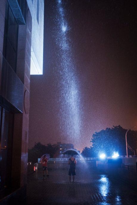 《西单的大雨》LRC歌词 《西单的大雨》(郭米可)歌词555uuu下载