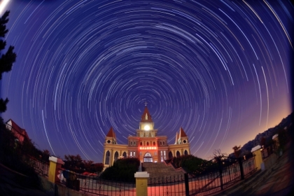 《眼底星空》LRC歌词 《眼底星空》(李圣杰)歌词555uuu下载