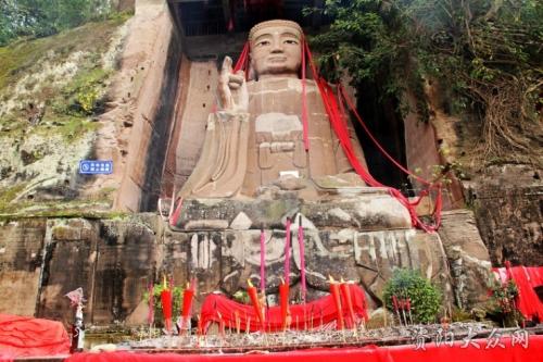 《黄桷大佛颂》LRC歌词 《黄桷大佛颂》(赫拉含青)歌词555uuu下载