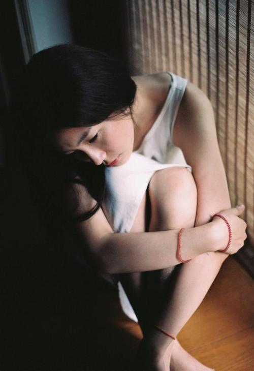 《变了心的女人》LRC歌词 《变了心的女人》(阿龙正罡)歌词555uuu下载