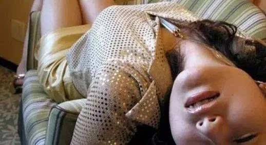 《喝醉的鱼》LRC歌词 《喝醉的鱼》(崔伟立)歌词555uuu下载
