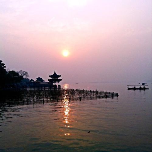 《江南忆》LRC歌词 《江南忆》(吕薇)歌词555uuu下载