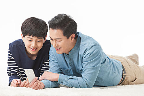 《父子》LRC歌词 《父子》(佟铁鑫&杨洋)歌词555uuu下载