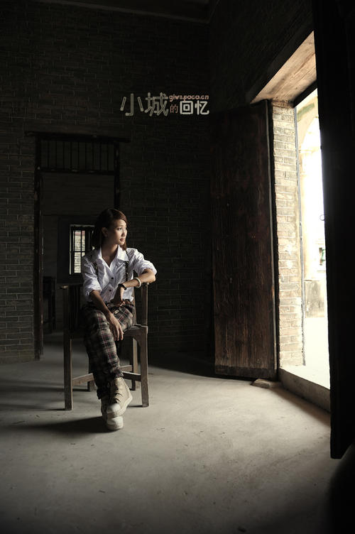《小城回忆》LRC歌词 《小城回忆》(杜赛群)歌词555uuu下载