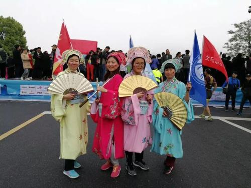 《谁》LRC歌词 《谁》(洪卓立)歌词555uuu下载