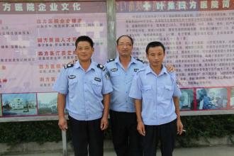 《满院落叶》LRC歌词 《满院落叶》(周传雄)歌词555uuu下载