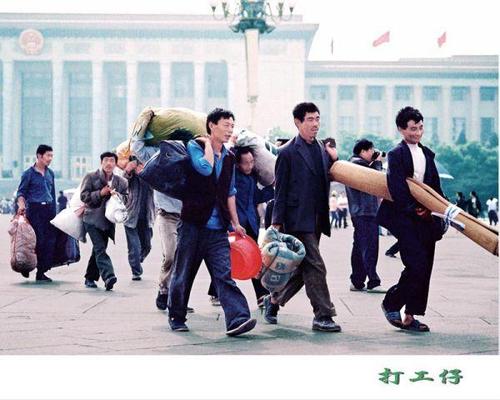 《我们这帮打工仔》LRC歌词 《我们这帮打工仔》(许华升)歌词555uuu下载