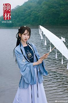 《倾杯》LRC歌词 《倾杯》(叶洛洛)歌词555uuu下载
