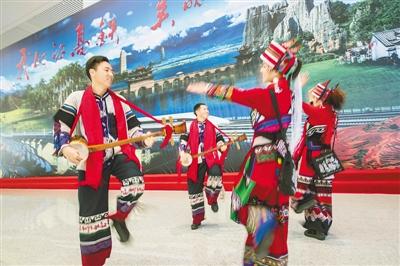 《游爱民族》LRC歌词 《游爱民族》(吉克隽逸)歌词555uuu下载