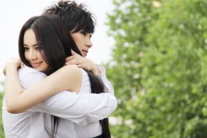 《拥抱(发行版)》LRC歌词 《拥抱(发行版)》(陈汉)歌词555uuu下载