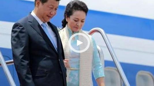 《习大大爱着彭麻麻》LRC歌词 《习大大爱着彭麻麻》(余润泽&徐铵)歌词555uuu下载