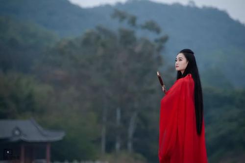 《念红颜》LRC歌词 《念红颜》(孙骁骁&邱爽)歌词555uuu下载