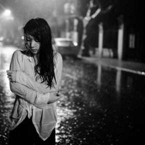 《分手总约在雨天》LRC歌词 《分手总约在雨天》(方皓玟)歌词555uuu下载
