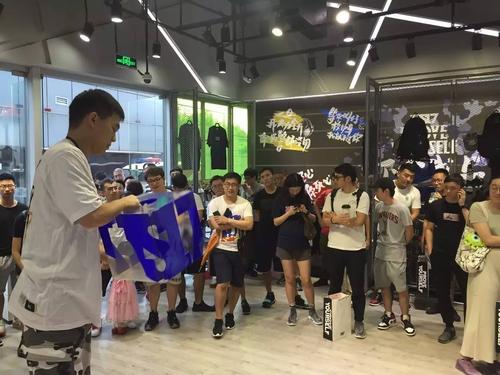 《只因我是双鱼座》LRC歌词 《只因我是双鱼座》(冷漠)歌词555uuu下载