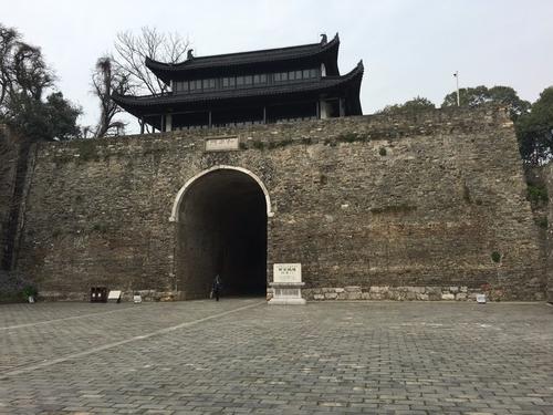 《七十里的城墙》LRC歌词 《七十里的城墙》(黄婧)歌词555uuu下载