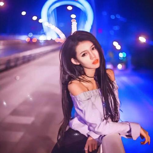 《一婷一涵》LRC歌词 《一婷一涵》(王艺婷王艺涵)歌词555uuu下载