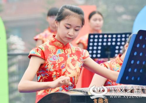 《美丽的兴义女孩》LRC歌词 《美丽的兴义女孩》(张学平)歌词555uuu下载