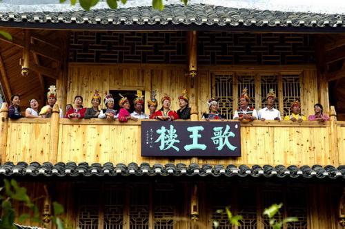 《采茶姐妹上茶山(原唱)》LRC歌词 《采茶姐妹上茶山(原唱)》(廖芬芳)歌词555uuu下载
