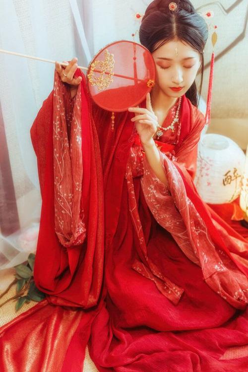 《胭脂泪》LRC歌词 《胭脂泪》(袁小迪&龙千玉)歌词555uuu下载