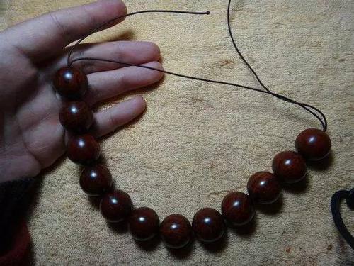 《执念》LRC歌词 《执念》(萌萌哒天团)歌词555uuu下载