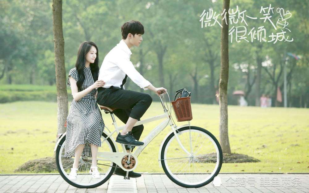 《你还爱他》LRC歌词 《你还爱他》(任军太)歌词555uuu下载