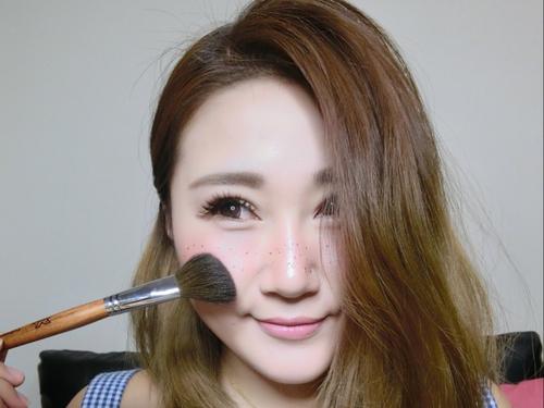《我美一直播》LRC歌词 《我美一直播》(许嘉文)歌词555uuu下载