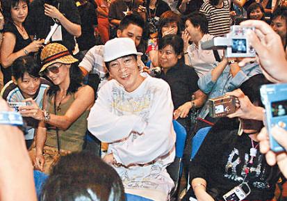 《起哄》LRC歌词 《起哄》(郑秀文)歌词555uuu下载