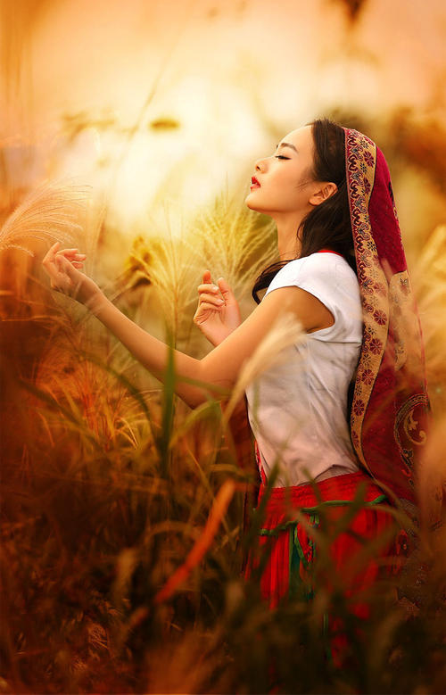 《草原妹妹》(乌兰图雅)歌词555uuu下载