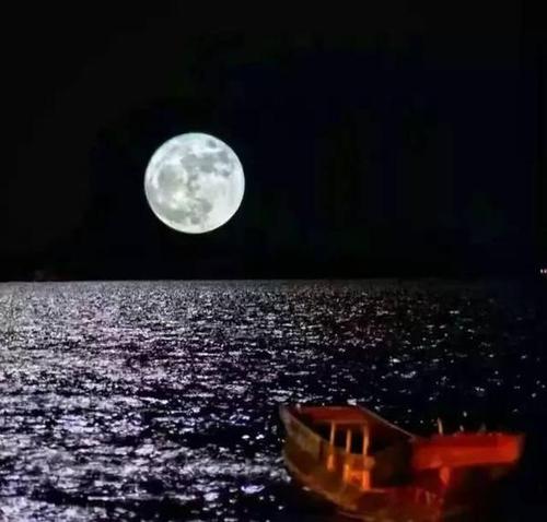 《泸沽湖畔的月亮》LRC歌词 《泸沽湖畔的月亮》(李上安)歌词555uuu下载