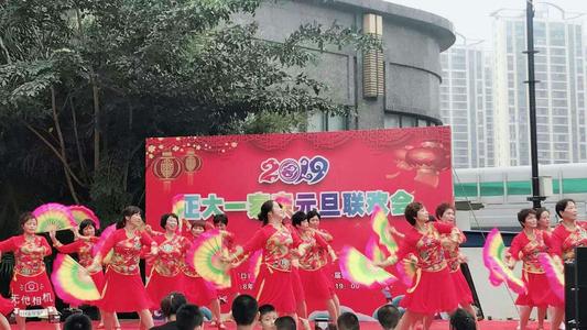 《神采奕奕大中国》LRC歌词 《神采奕奕大中国》(贺一航)歌词555uuu下载