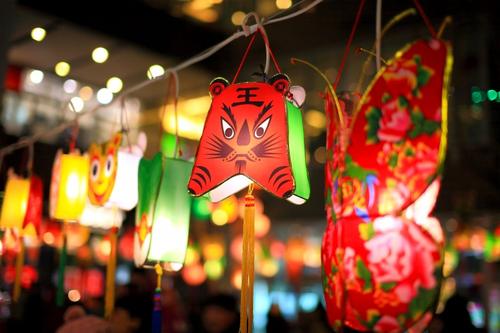《闹花灯》LRC歌词 《闹花灯》(正月十五组合)歌词555uuu下载