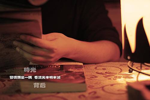 《时光背后》LRC歌词 《时光背后》(曲世聪)歌词555uuu下载