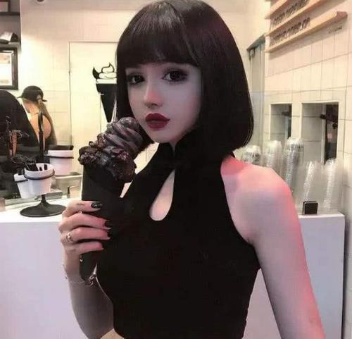 《黑暗萝莉》LRC歌词 《黑暗萝莉》(高迪)歌词555uuu下载
