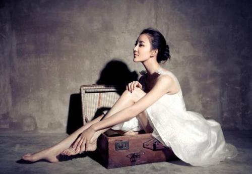 《某个女人的美》LRC歌词 《某个女人的美》(阿,木)歌词555uuu下载