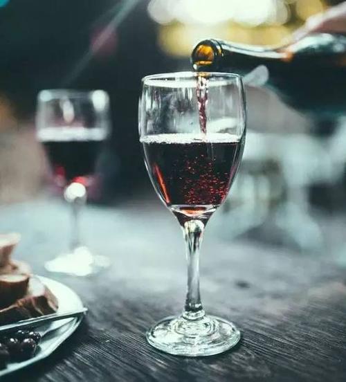 《喝下这杯酒》LRC歌词 《喝下这杯酒》(孙江枫)歌词555uuu下载