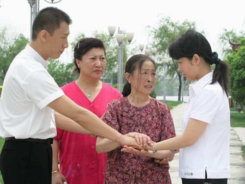 《半路夫妻》LRC歌词 《半路夫妻》(艺海)歌词555uuu下载