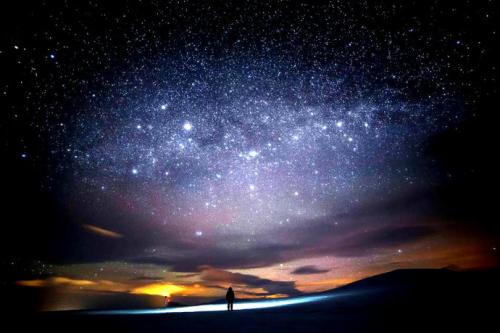 《最后的夜》LRC歌词 《最后的夜》(六哲)歌词555uuu下载