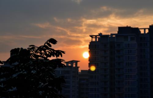 《别处的夕阳》LRC歌词 《别处的夕阳》(蓝心羽)歌词555uuu下载